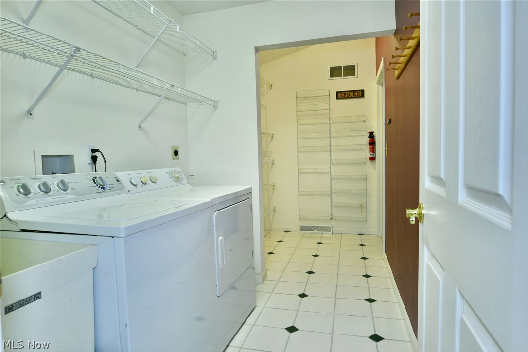 19 Spring Creek Drive Cortland OH 44410