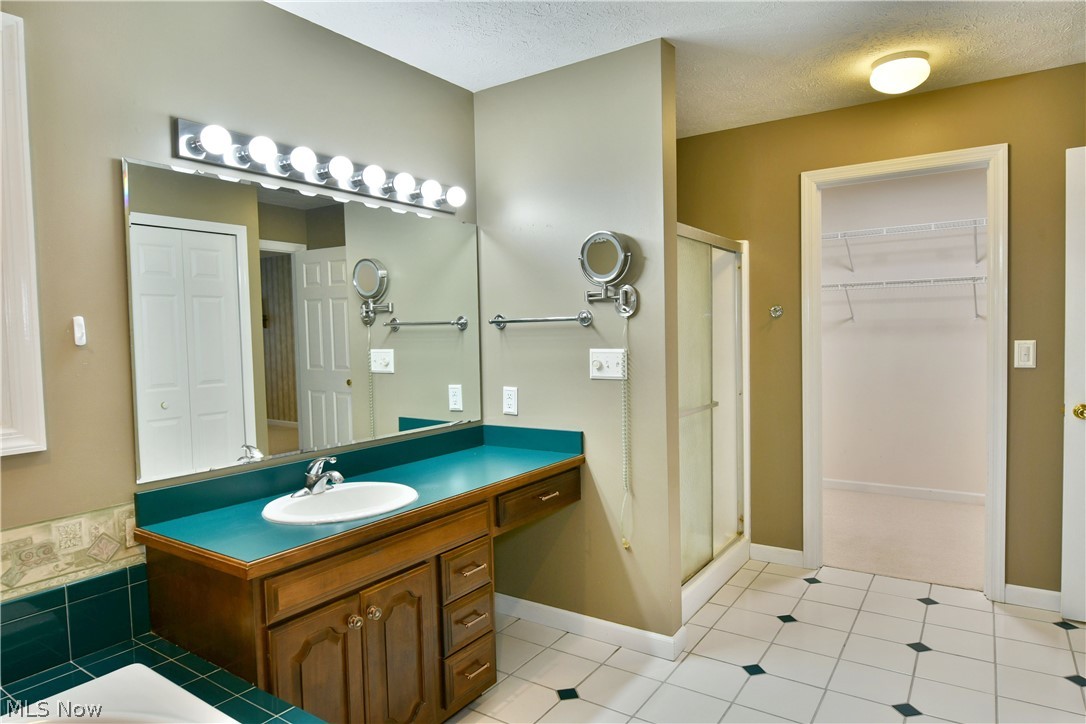 19 Spring Creek Drive Cortland OH 44410
