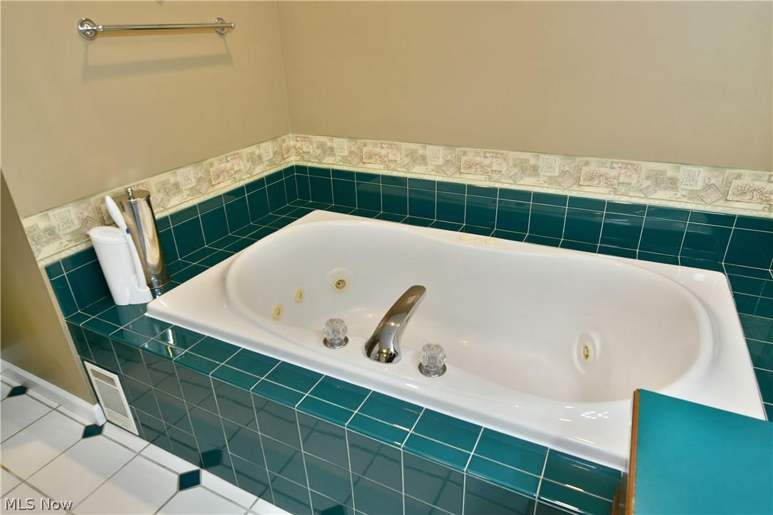 19 Spring Creek Drive Cortland OH 44410