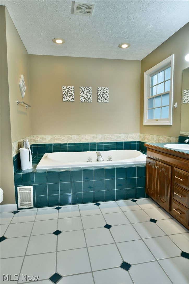 19 Spring Creek Drive Cortland OH 44410