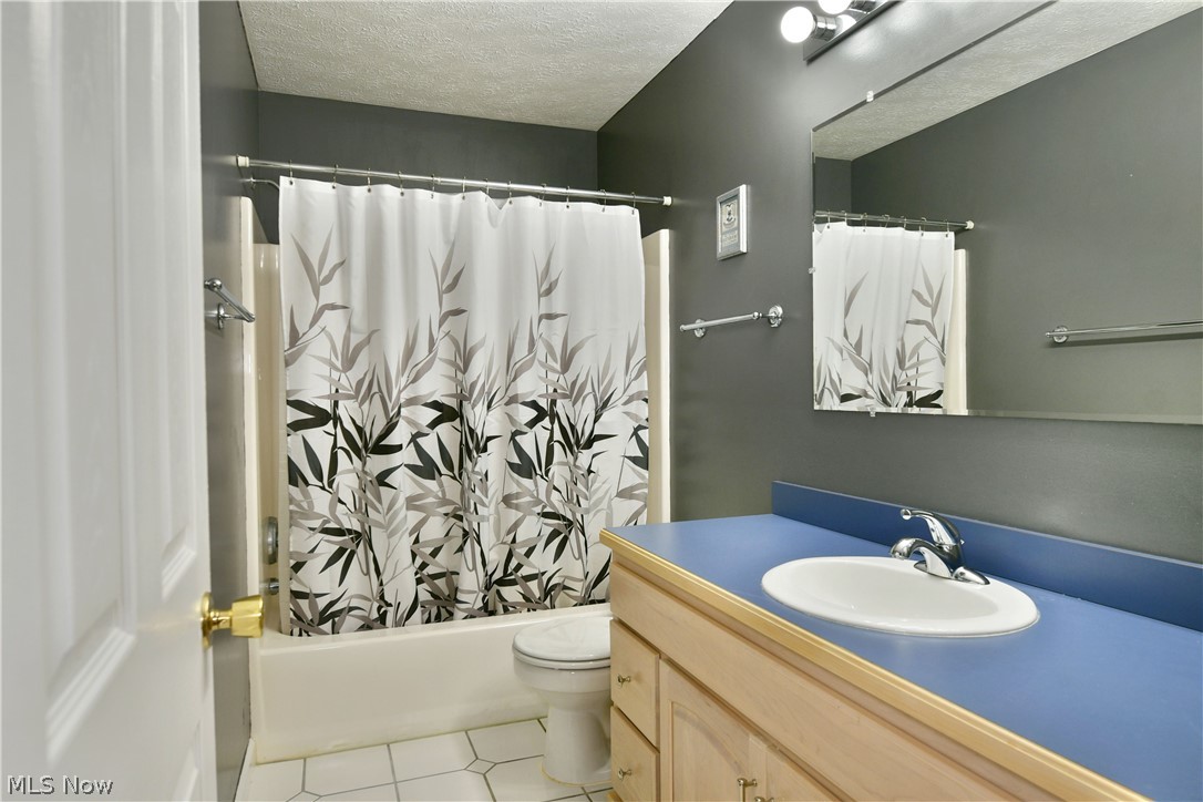 19 Spring Creek Drive Cortland OH 44410