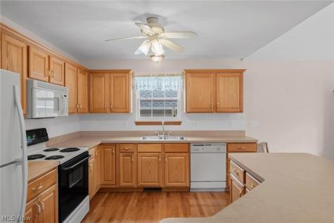 5410 Peachtree Lane N Parma OH 44134