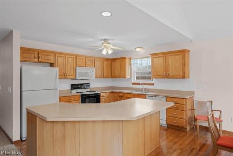 5410 Peachtree Lane N Parma OH 44134