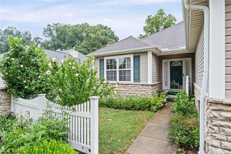 5410 Peachtree Lane N Parma OH 44134