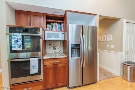 3854 Kings Mill Run Rocky River OH 44116