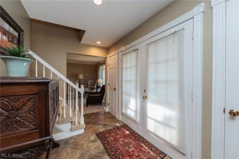 3854 Kings Mill Run Rocky River OH 44116