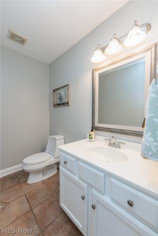 3854 Kings Mill Run Rocky River OH 44116