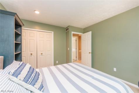 3854 Kings Mill Run Rocky River OH 44116