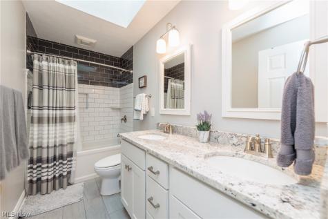 3854 Kings Mill Run Rocky River OH 44116