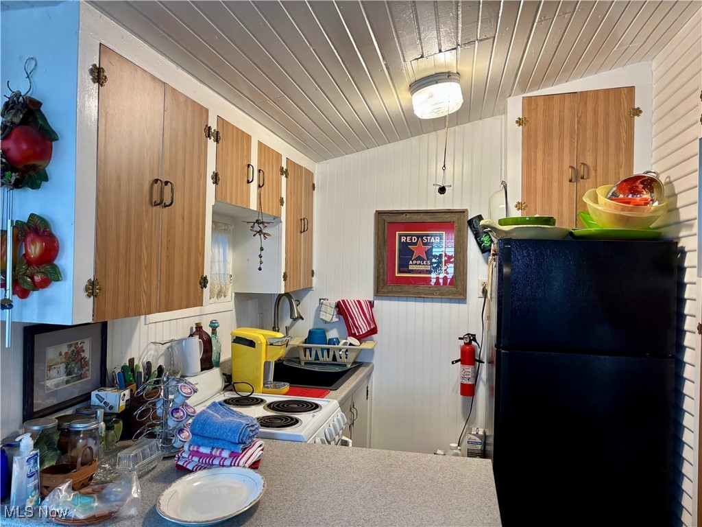 16 Billow Beach Road Ashtabula OH 44004