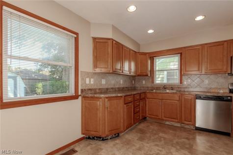 31435 Bayridge Boulevard Willowick OH 44095