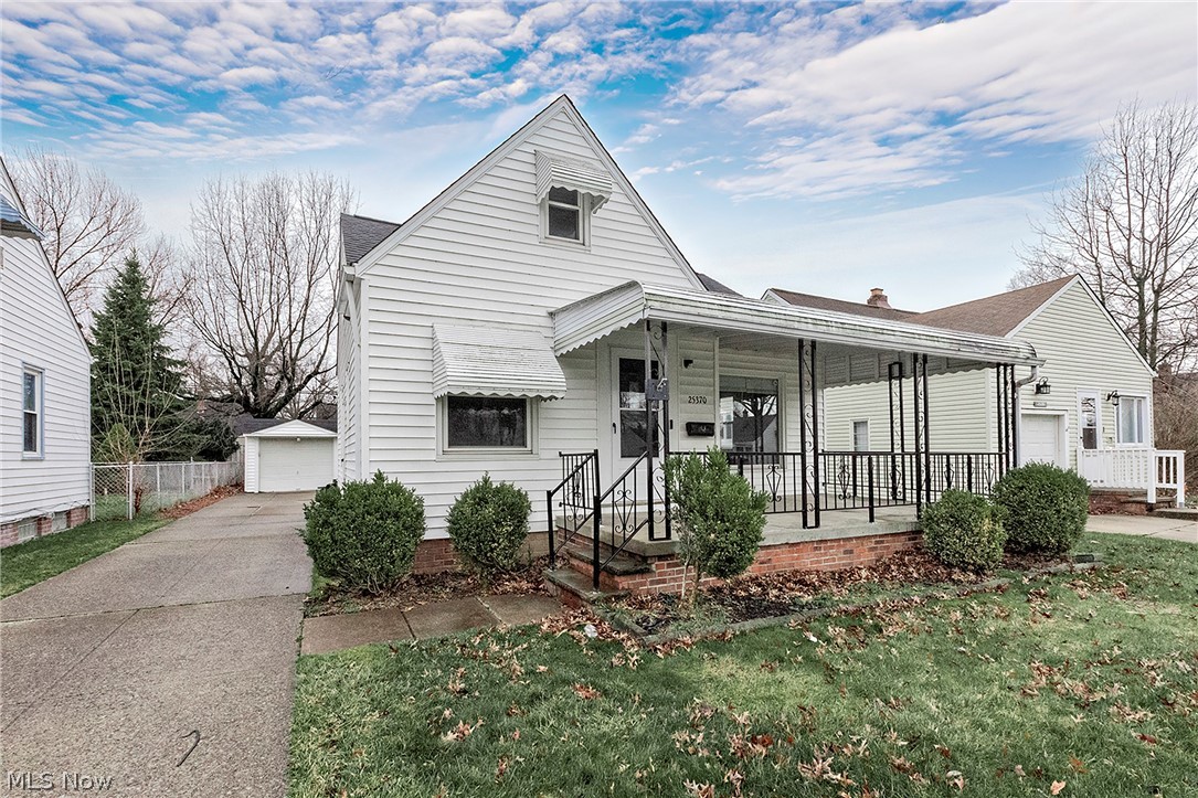 25370 Drakefield Avenue Euclid OH 44132