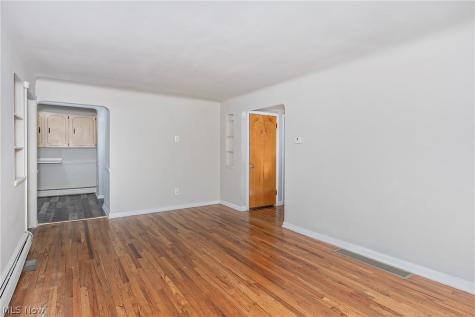 25370 Drakefield Avenue Euclid OH 44132
