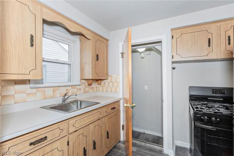 25370 Drakefield Avenue Euclid OH 44132