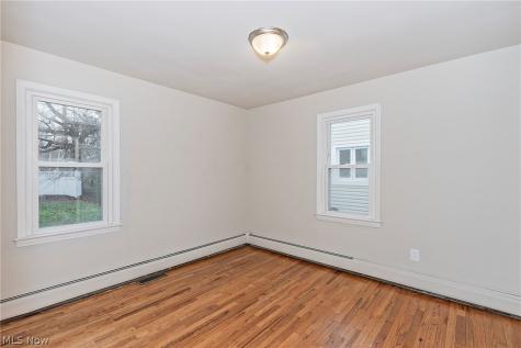 25370 Drakefield Avenue Euclid OH 44132