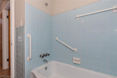 25370 Drakefield Avenue Euclid OH 44132