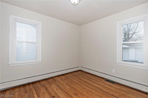 25370 Drakefield Avenue Euclid OH 44132