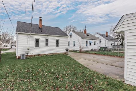 25370 Drakefield Avenue Euclid OH 44132