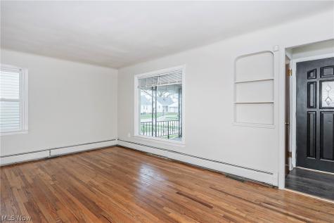 25370 Drakefield Avenue Euclid OH 44132