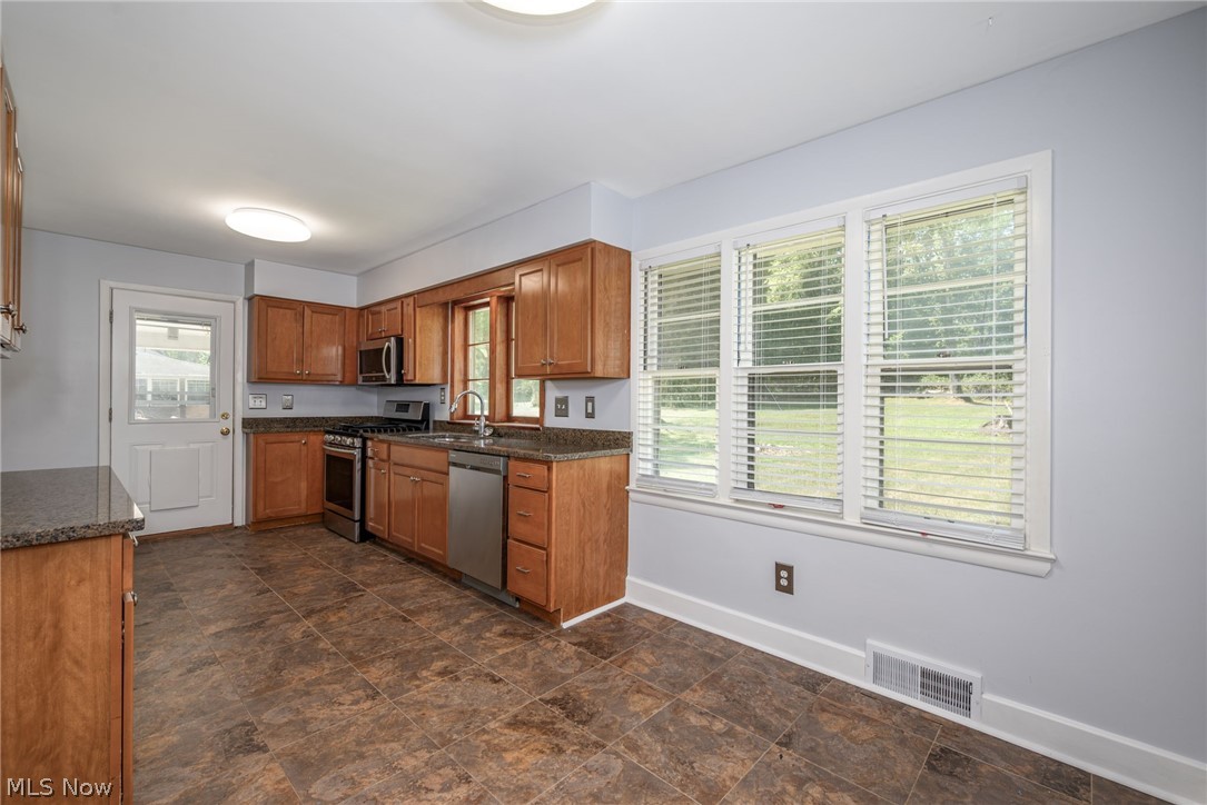 7570 Richmond Road Oakwood Village OH 44146