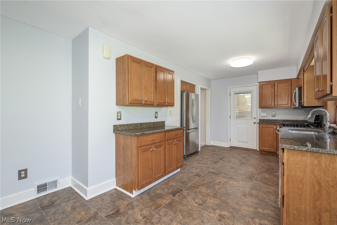 7570 Richmond Road Oakwood Village OH 44146