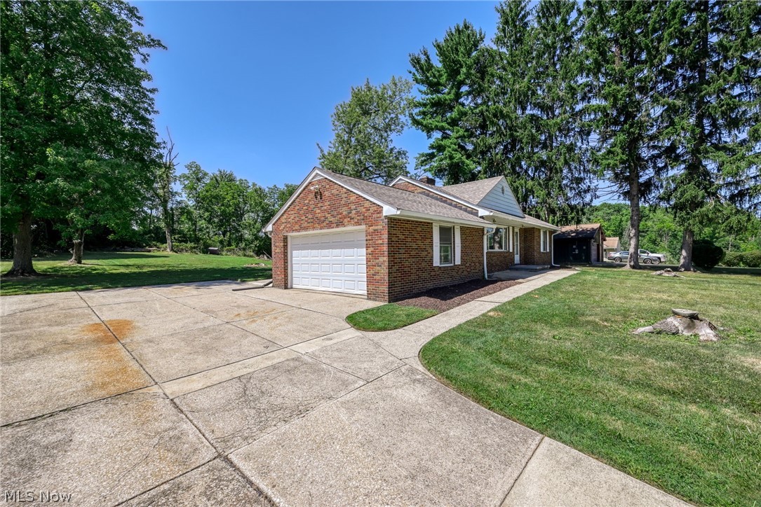 7570 Richmond Road Oakwood Village OH 44146