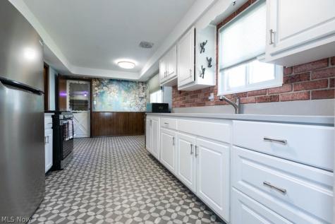5180 Thornbury Road Lyndhurst OH 44124