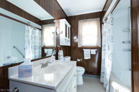 5180 Thornbury Road Lyndhurst OH 44124