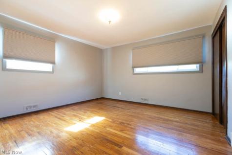5180 Thornbury Road Lyndhurst OH 44124