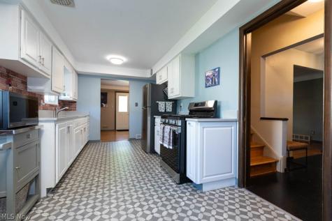 5180 Thornbury Road Lyndhurst OH 44124