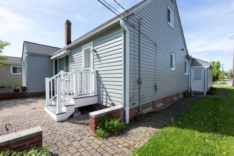 5180 Thornbury Road Lyndhurst OH 44124