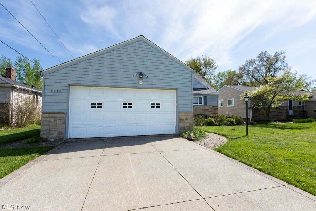 5180 Thornbury Road Lyndhurst OH 44124