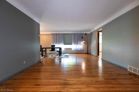 5180 Thornbury Road Lyndhurst OH 44124