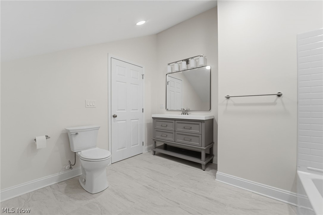 13829 Carlton Street Burton OH 44021
