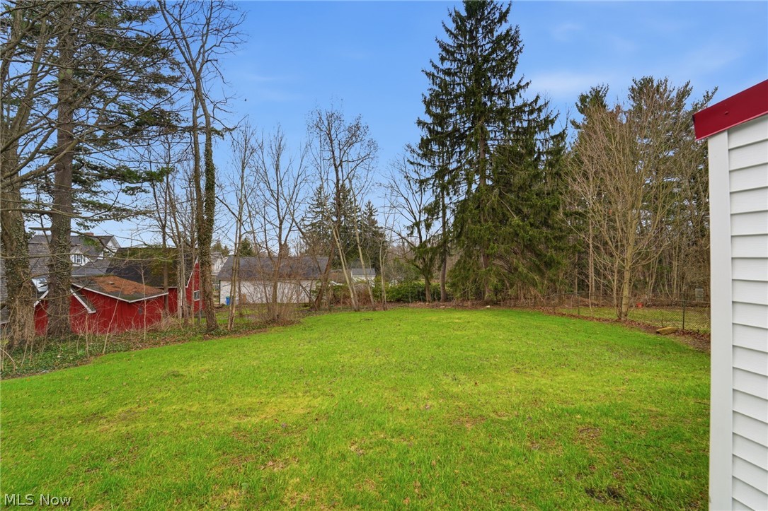 13829 Carlton Street Burton OH 44021