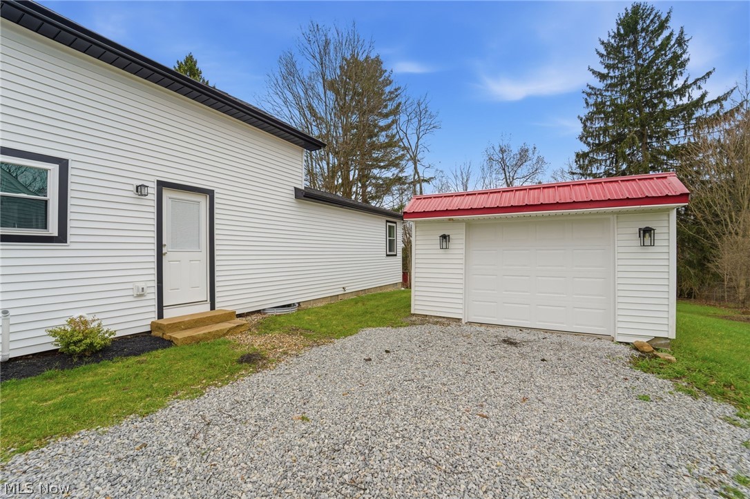 13829 Carlton Street Burton OH 44021