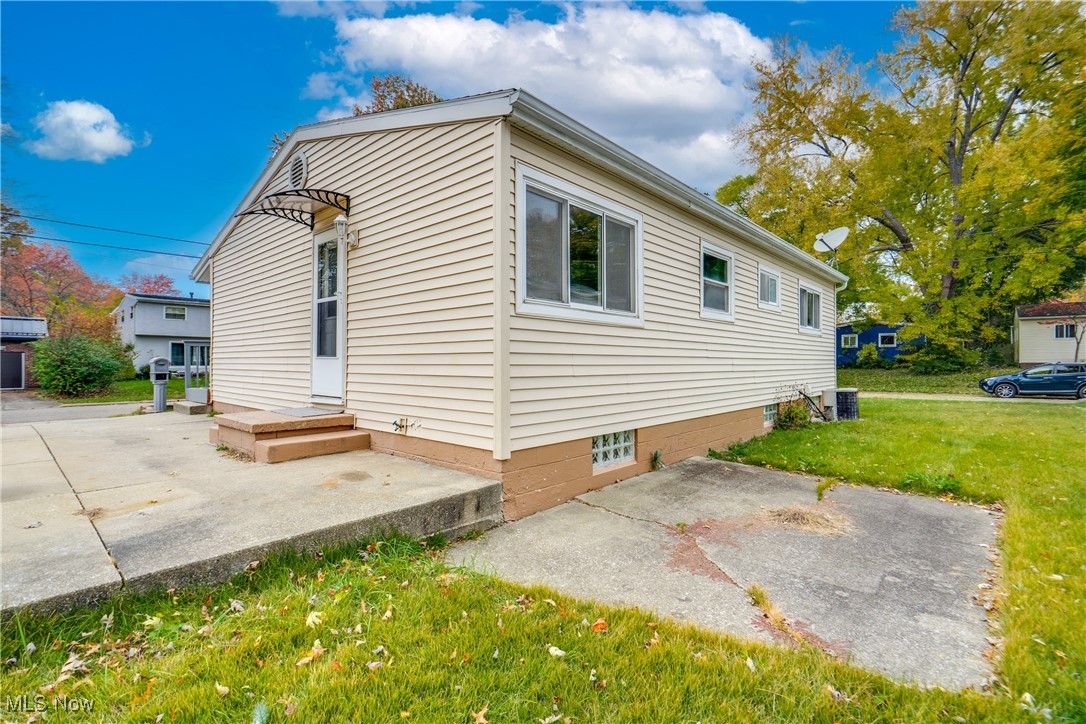 2953 Clearfield Avenue Akron OH 44314