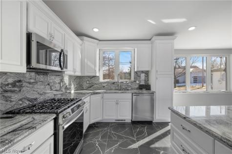 253 Aqua Boulevard Coventry OH 44319