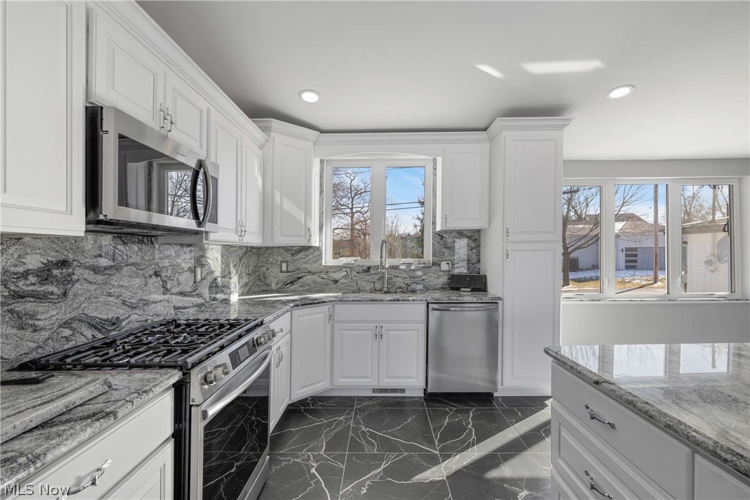 253 Aqua Boulevard Coventry OH 44319
