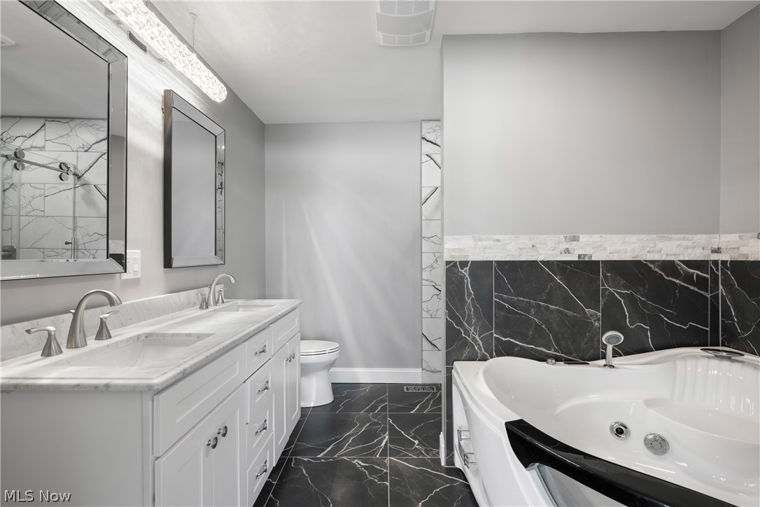 253 Aqua Boulevard Coventry OH 44319