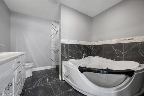 253 Aqua Boulevard Coventry OH 44319