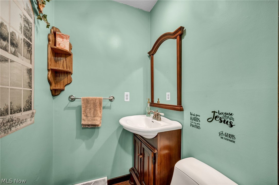 615 Salt Springs Road Warren OH 44440