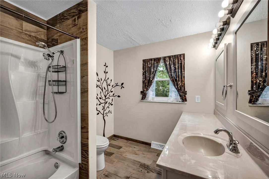 615 Salt Springs Road Warren OH 44440