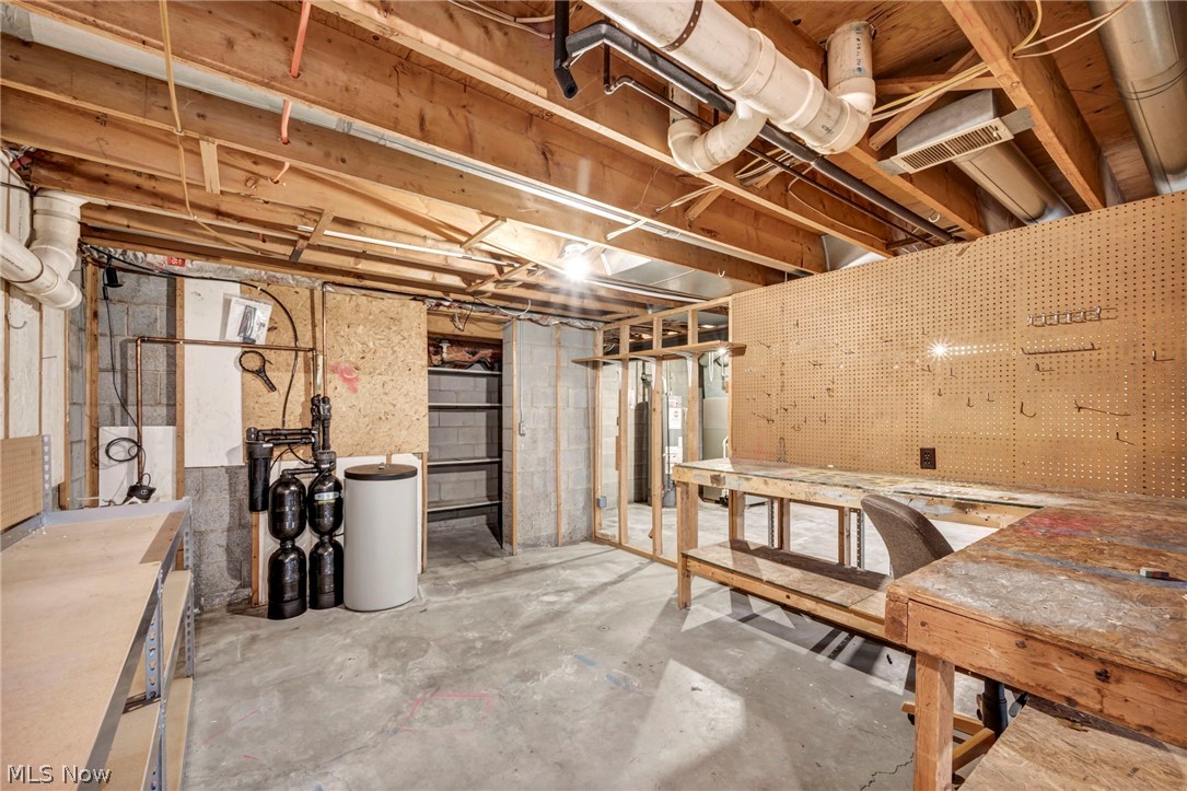 615 Salt Springs Road Warren OH 44440