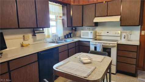 13993 Butternut Road Burton OH 44021