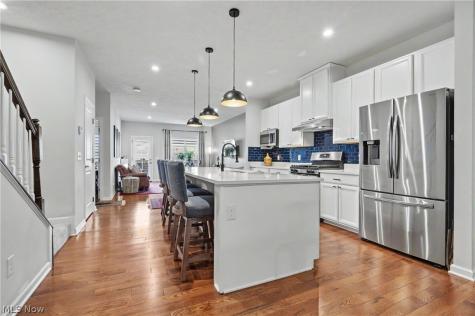 1610 Mud Brook Lane Akron OH 44313