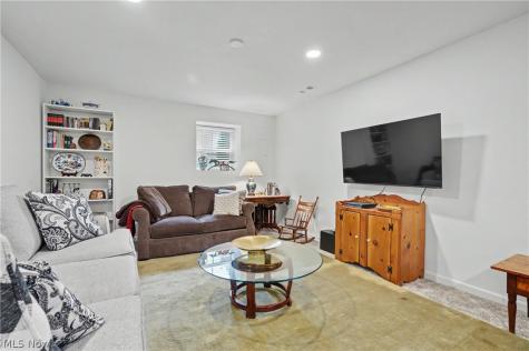 1610 Mud Brook Lane Akron OH 44313