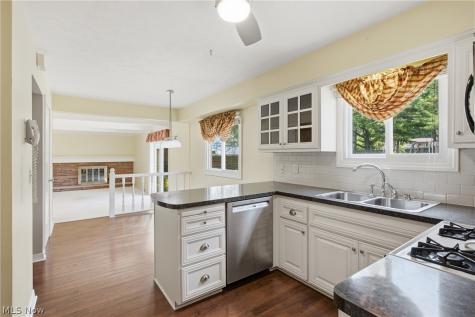 7000 Drexel Drive Seven Hills OH 44131