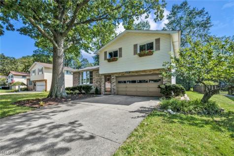 24397 Noreen Drive North Olmsted OH 44070