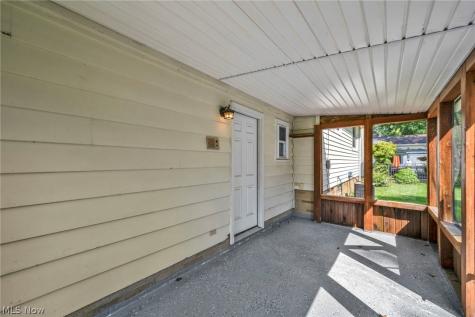 24397 Noreen Drive North Olmsted OH 44070
